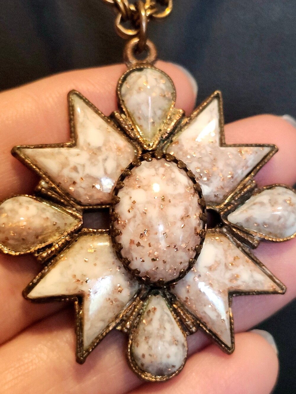 Vintage 1960s Copper & Glitter Confetti Lucite Starburst Necklace & Brooch - Picture 5 of 10